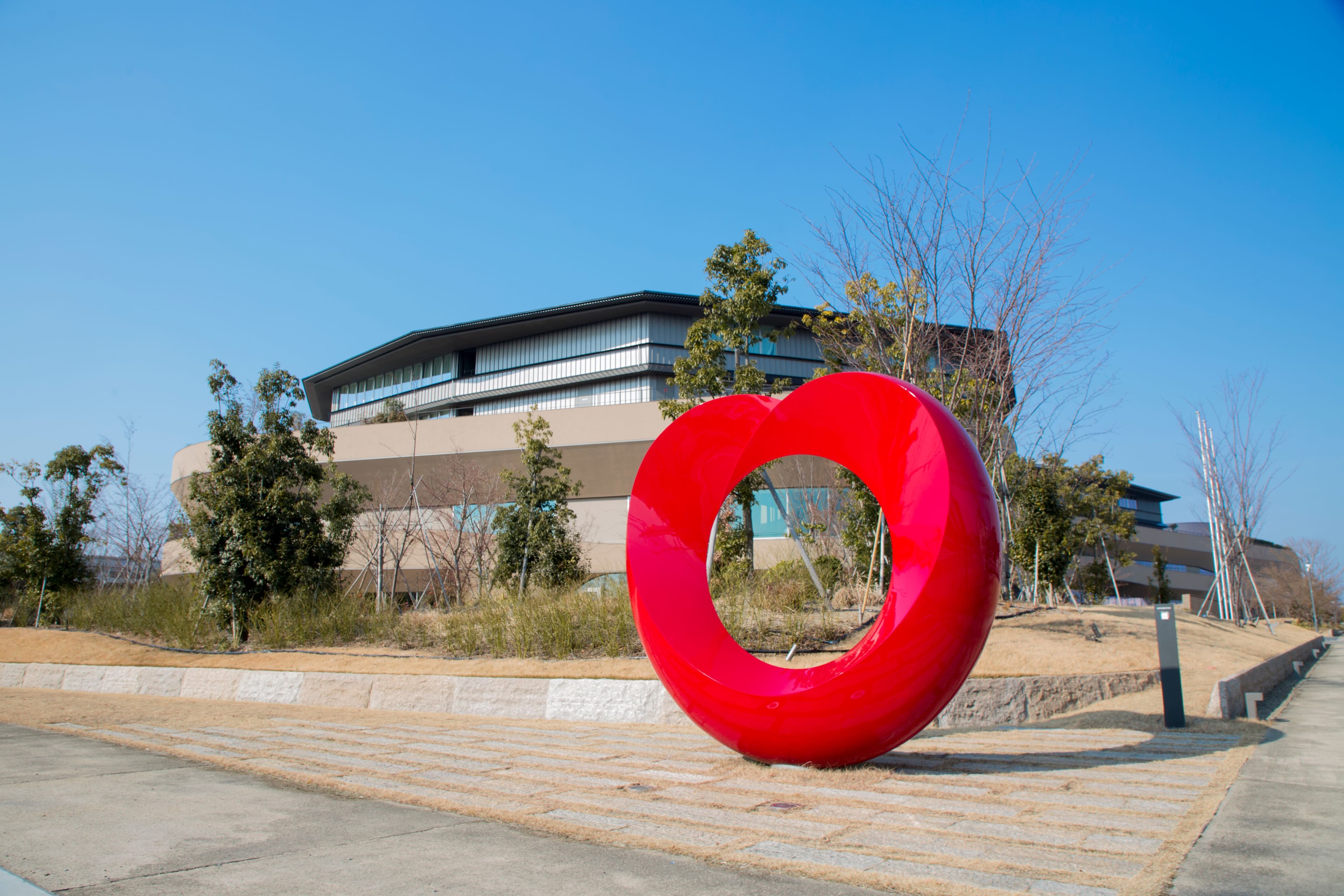 従業員1万6,000人の成長を支える学びのプラットフォームを構築